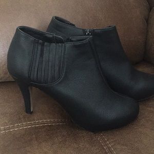 Heeled booties